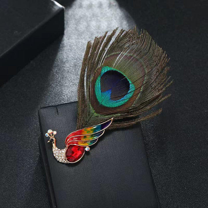 Broche étnico de plumas de pavo real con cristales para mujer