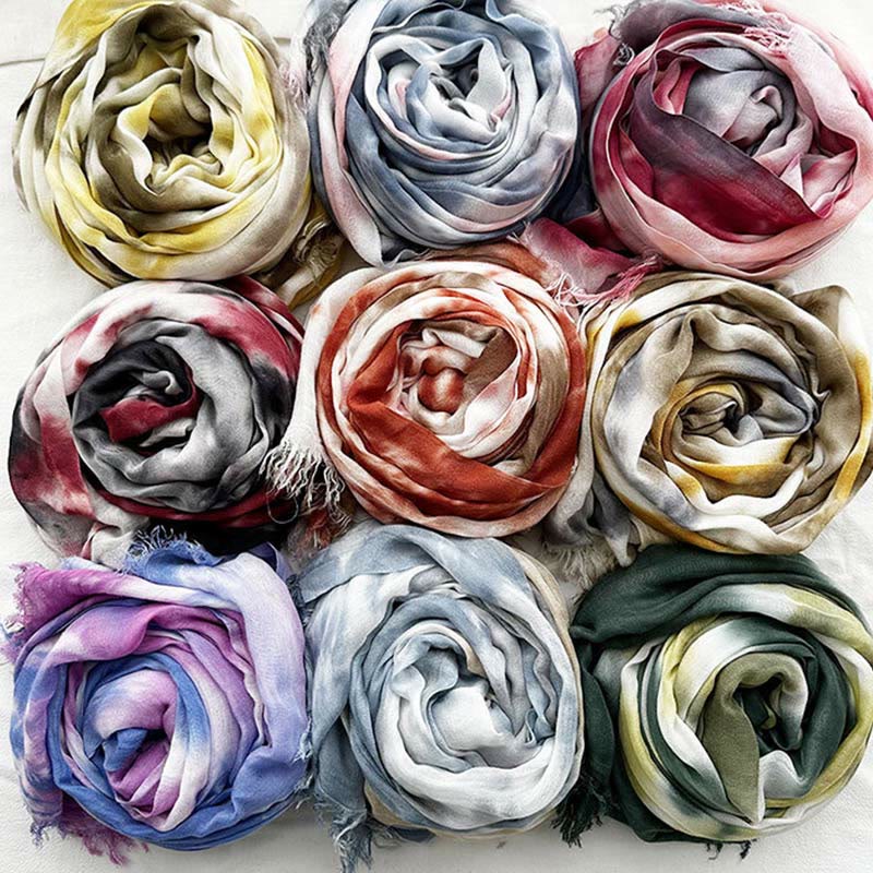 Bufanda fina y ligera con estampado artístico tie-dye para mujer