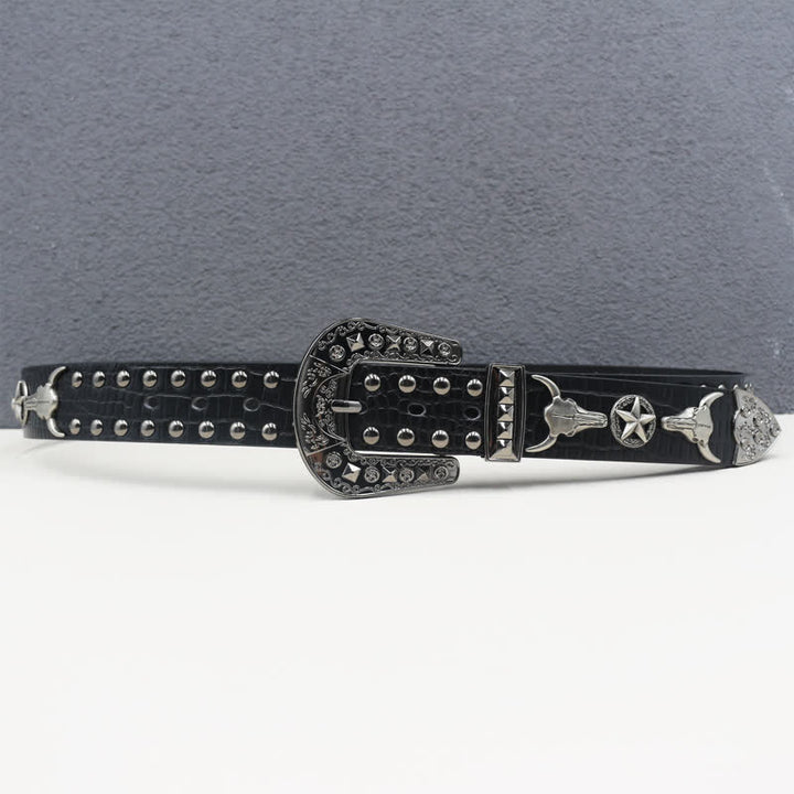Cinturón de piel con estampado de cocodrilo negro y remaches de cabeza de toro plateado