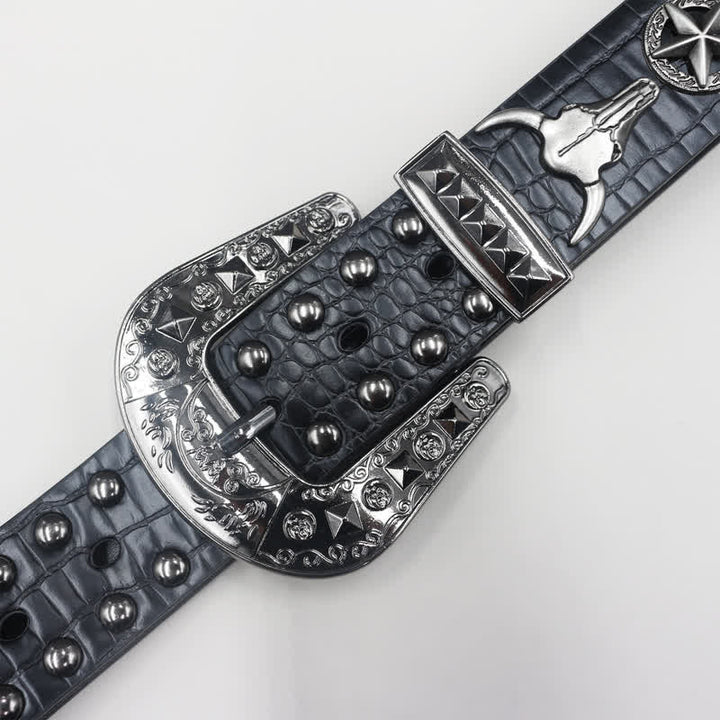Cinturón de piel con estampado de cocodrilo negro y remaches de cabeza de toro plateado