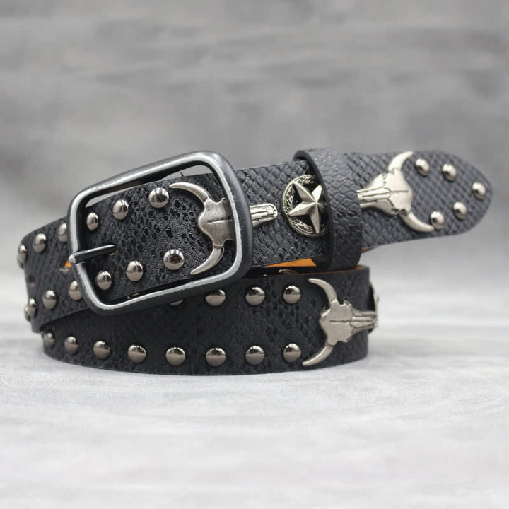 Cinturón de cuero con estampado de piel de serpiente negra y remaches de cabeza de toro plateado