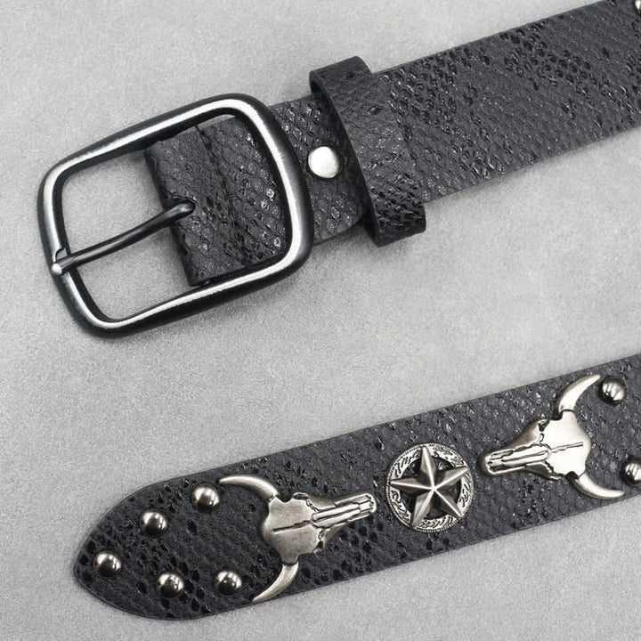Cinturón de cuero con estampado de piel de serpiente negra y remaches de cabeza de toro plateado