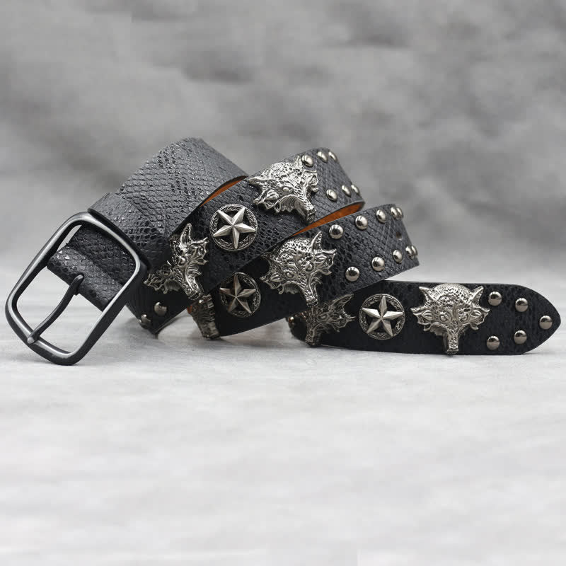Cinturón de cuero con estampado de piel de serpiente negra y remaches de cabeza de lobo en plata antigua
