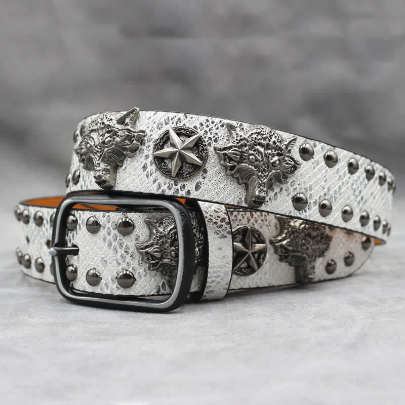 Cinturón de cuero con estampado de piel de serpiente negra y remaches de cabeza de lobo en plata antigua
