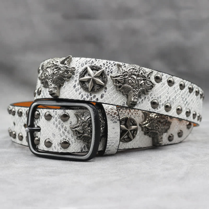 Cinturón de cuero con estampado de piel de serpiente negra y remaches de cabeza de lobo en plata antigua