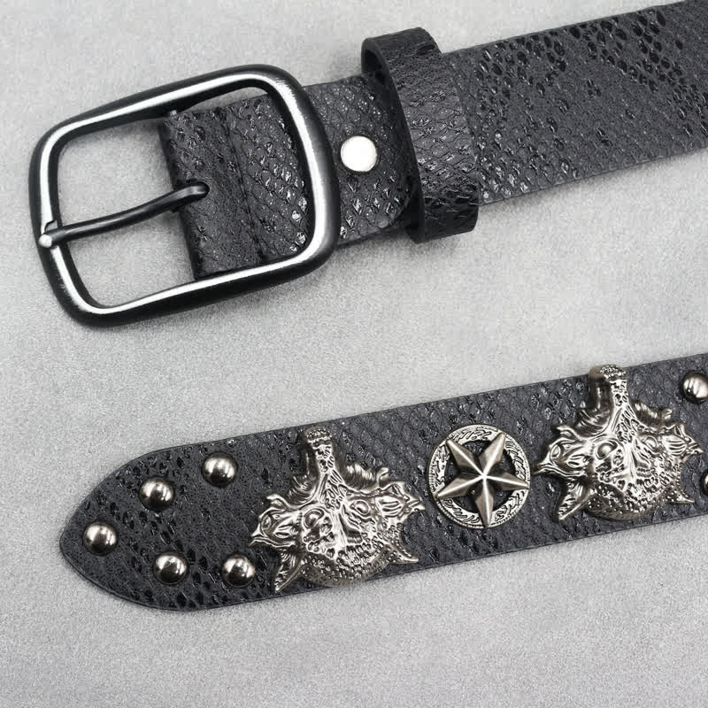 Cinturón de cuero con estampado de piel de serpiente negra y remaches de cabeza de lobo en plata antigua