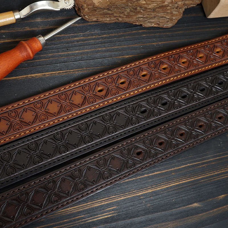Cinturón de cuero con costuras estilo western y hebilla de latón macizo