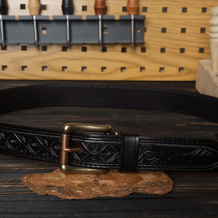 Cinturón de cuero con flor en relieve estilo western y hebilla de latón macizo
