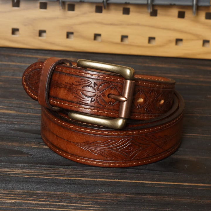 Cinturón de cuero con flor en relieve estilo western y hebilla de latón macizo