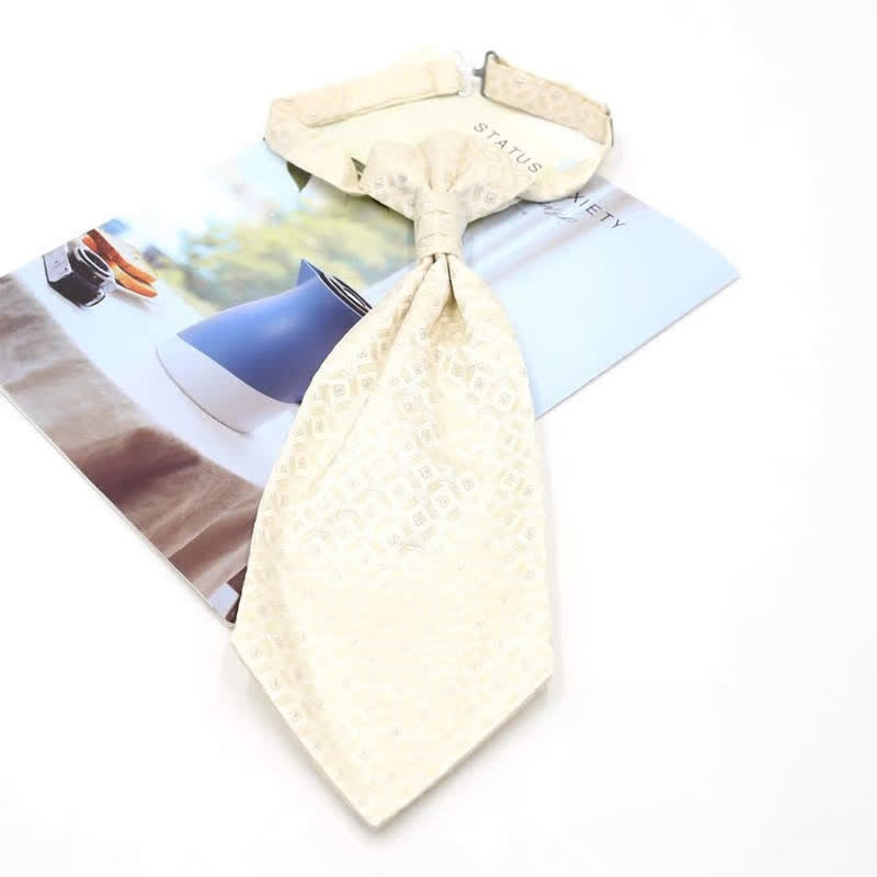 Corbata de esmoquin de lujo con estampado paisley y ruche preanudada para hombre