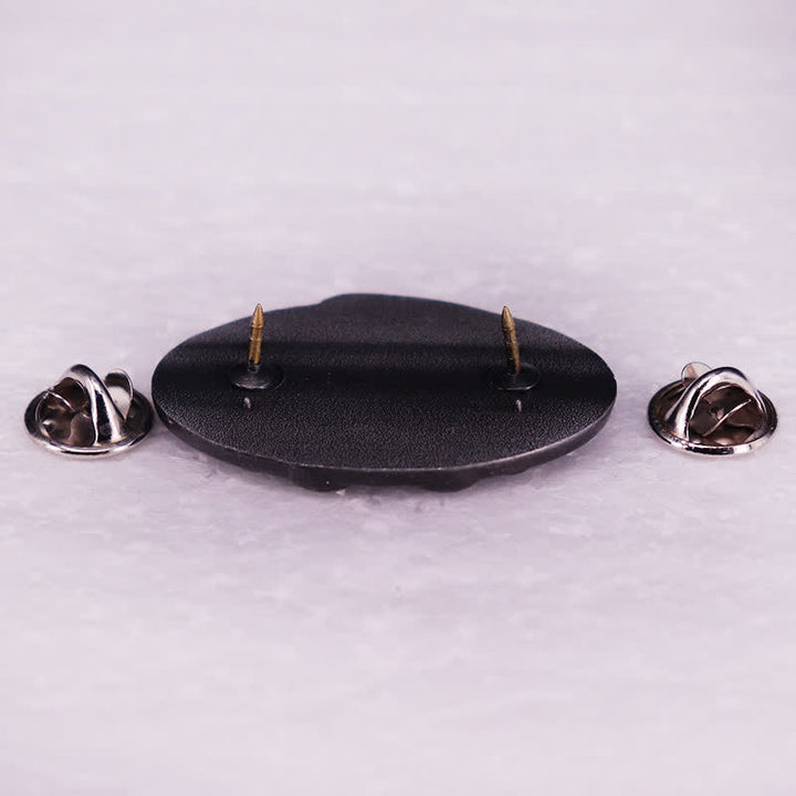 Broche de póker con cartas de dados y esqueleto de calavera