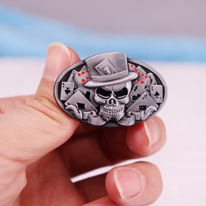 Broche de póker con cartas de dados y esqueleto de calavera