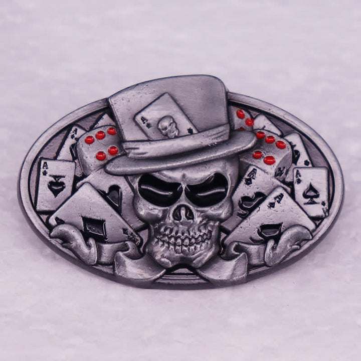 Broche de póker con cartas de dados y esqueleto de calavera