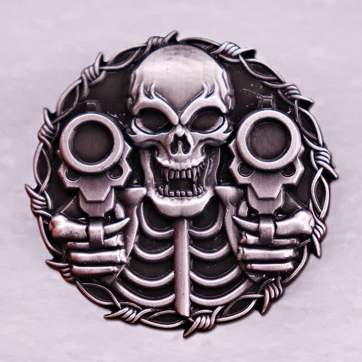 Broche de motocicleta retro con calavera y diseño de doble pistola genial