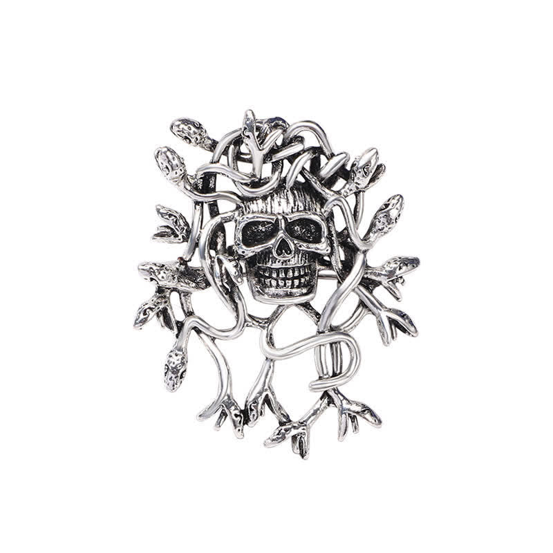 Broche exagerado de calavera con cabeza de serpiente envuelta