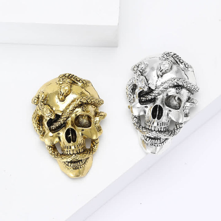 Broche de calavera gótica pirata con serpiente alrededor
