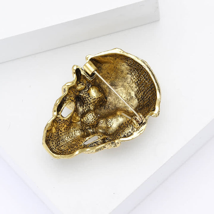Broche de calavera gótica pirata con serpiente alrededor