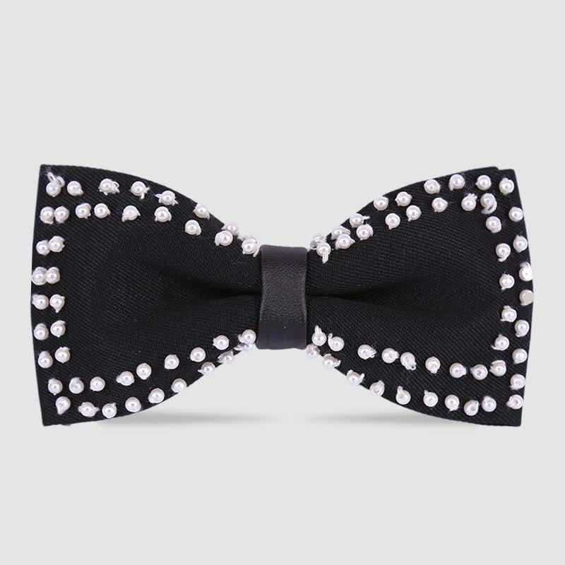 Elegante pajarita de perlas blancas y negras bordadas a mano