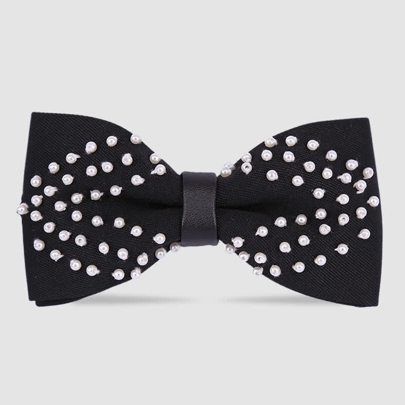 Elegante pajarita de perlas blancas y negras bordadas a mano