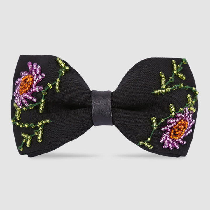Pajarita negra con bordado de cuentas y forma de flor