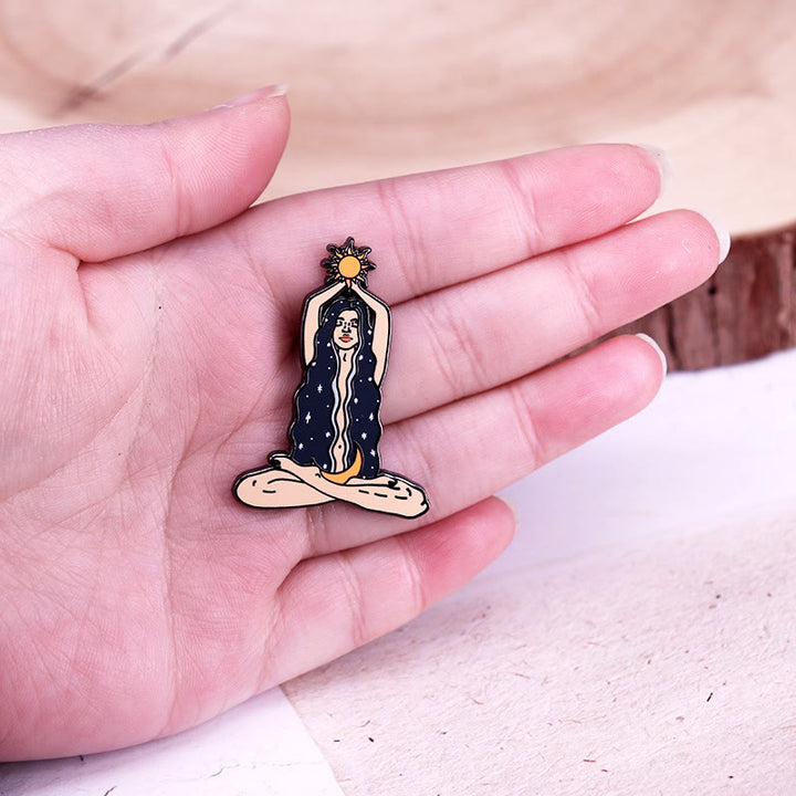 Broche de esmalte de la Diosa Celestial Sol y Luna para mujer