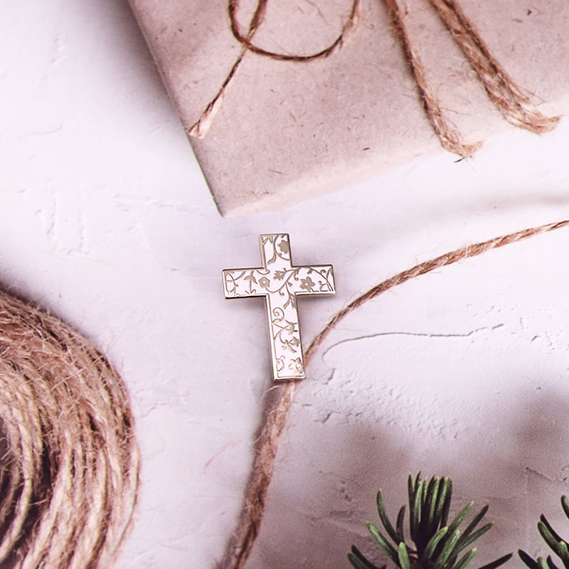 Broche de esmalte con cruz floral