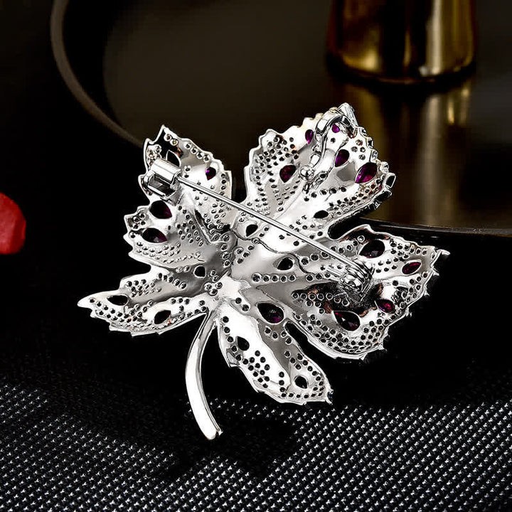 Broche de hoja de arce para mujer con cristales rosas y blancos