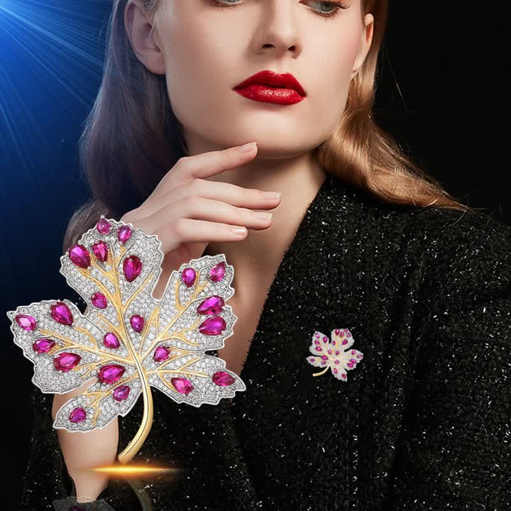 Broche de hoja de arce para mujer con cristales rosas y blancos