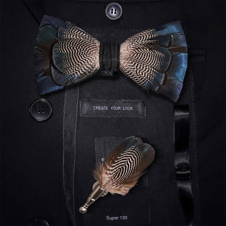 Pajarita infantil con plumas de pato azul azul y blanco y broche de solapa