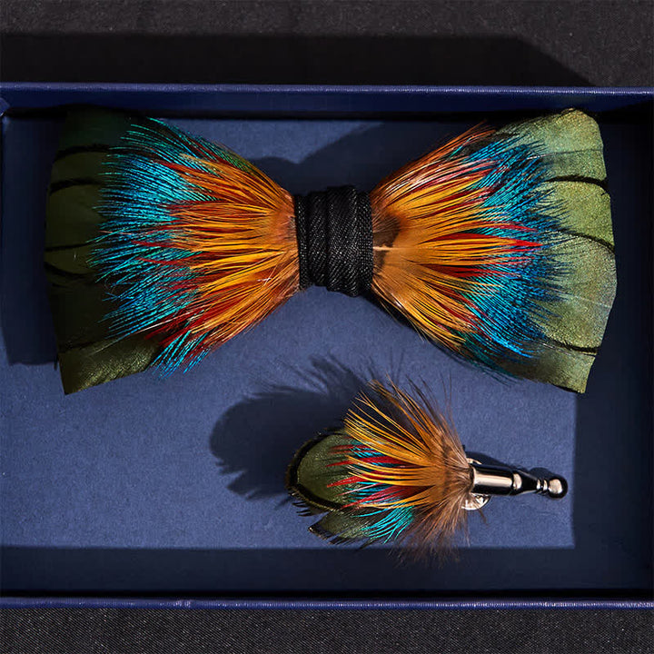 Pajarita de plumas de espectro colorido con prendedor de solapa
