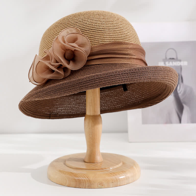 Hermoso sombrero de paja con cinta de flores arrugadas para mujer