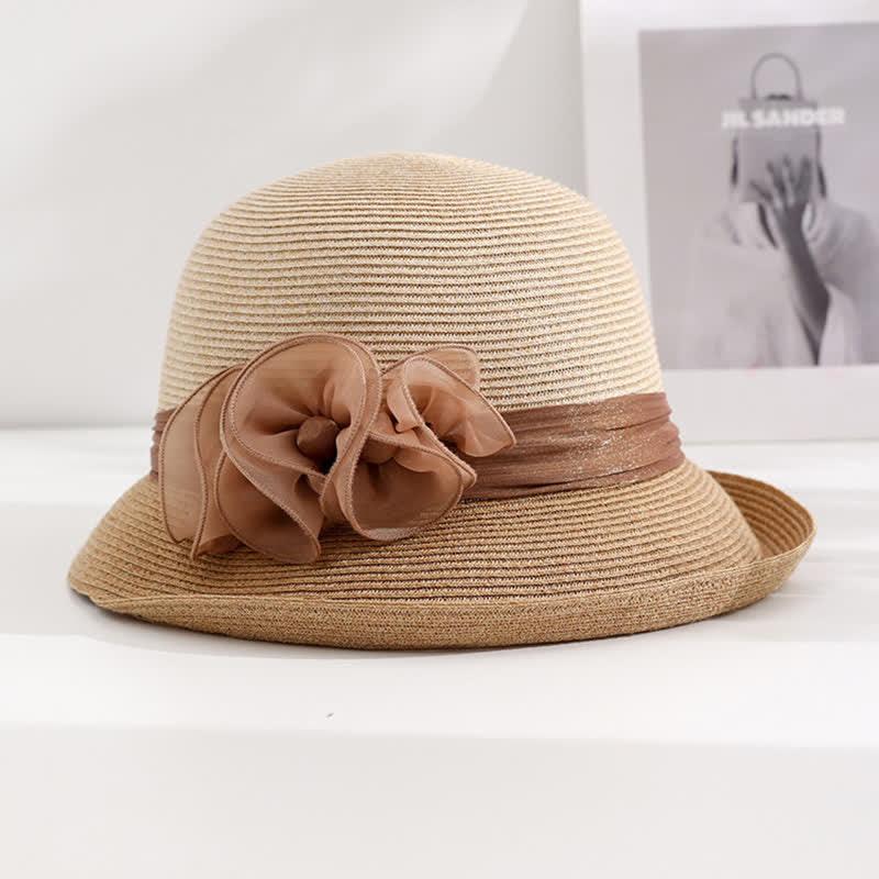 Hermoso sombrero de paja con cinta de flores arrugadas para mujer