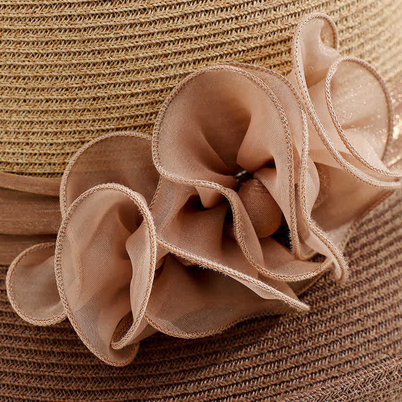 Hermoso sombrero de paja con cinta de flores arrugadas para mujer