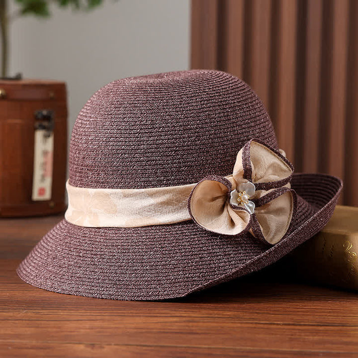 Sombrero de paja para mujer con cinta de flores y decoración de margaritas.
