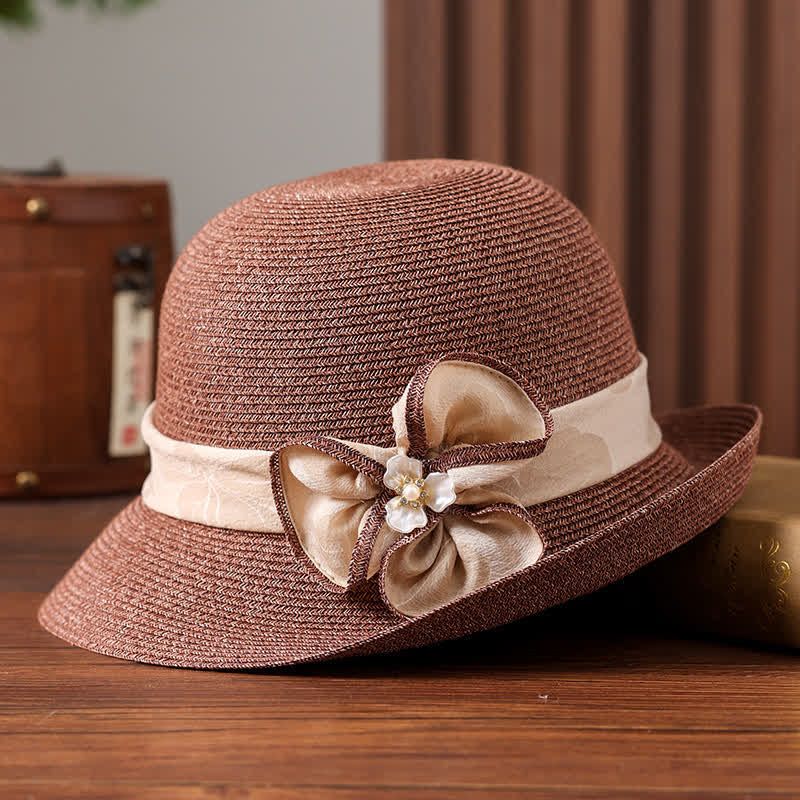Sombrero de paja para mujer con cinta de flores y decoración de margaritas.