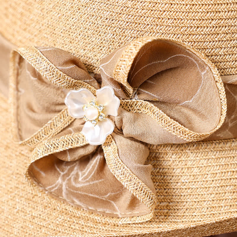 Sombrero de paja para mujer con cinta de flores y decoración de margaritas.