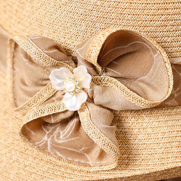 Sombrero de paja para mujer con cinta de flores y decoración de margaritas.
