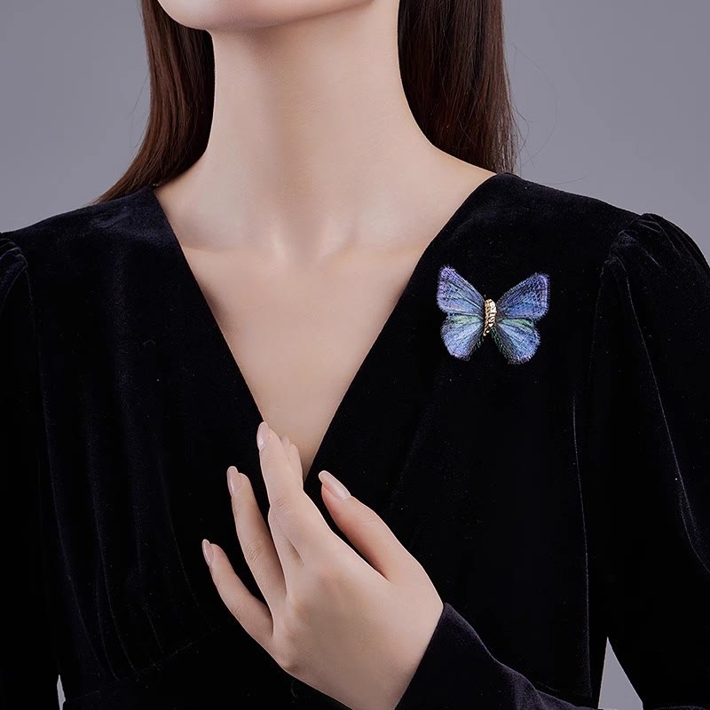 Broche bordado con mariposas retro en degradado de color para mujer