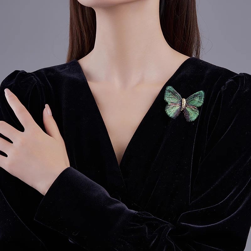 Broche bordado con mariposas retro en degradado de color para mujer