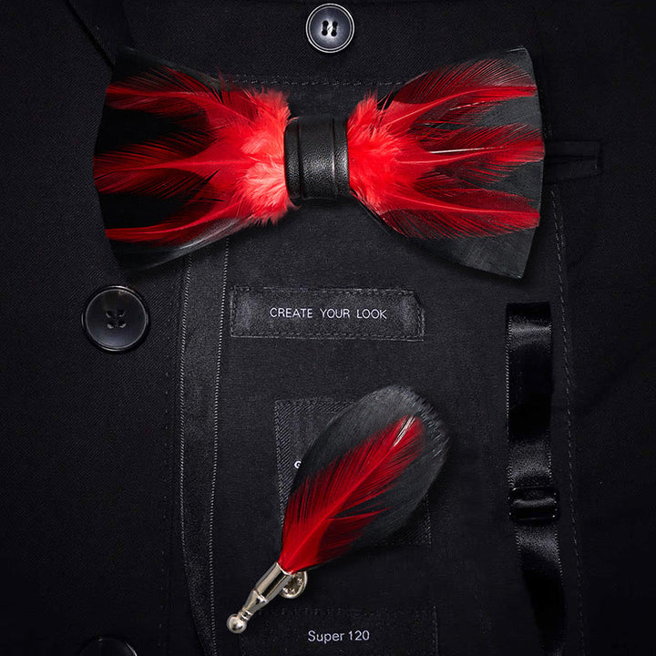 Pajarita de plumas preatada en rojo, blanco y burdeos