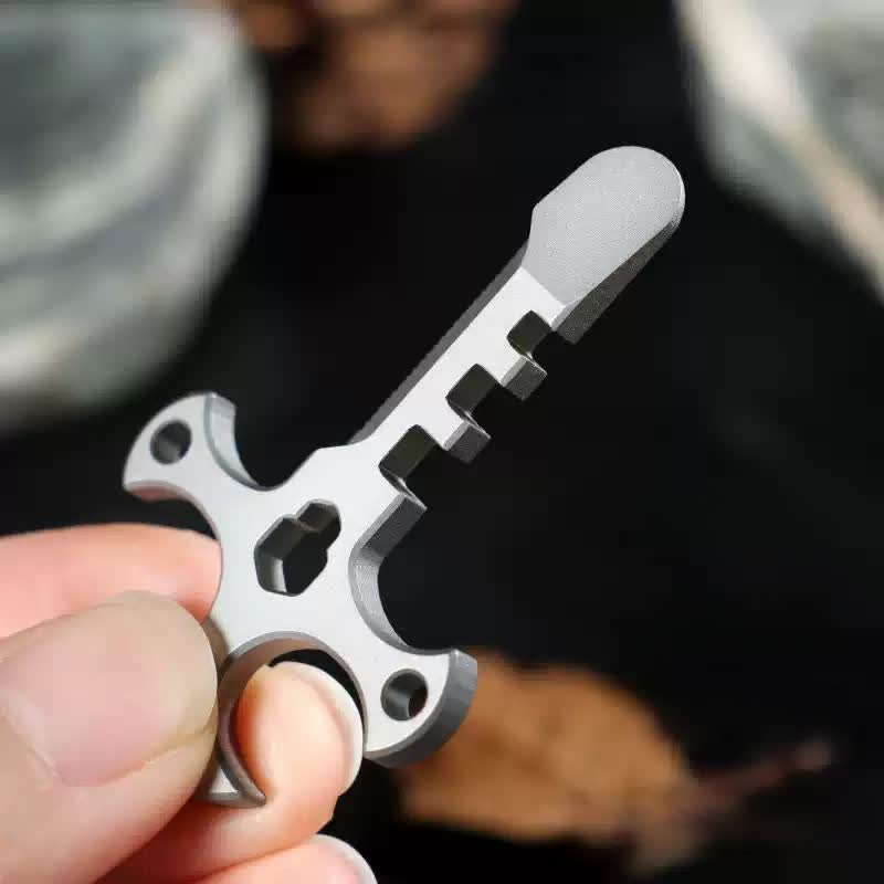 Mini abrebotellas portátiles para exteriores con forma de palanca y llavero EDC en forma de cruz.
