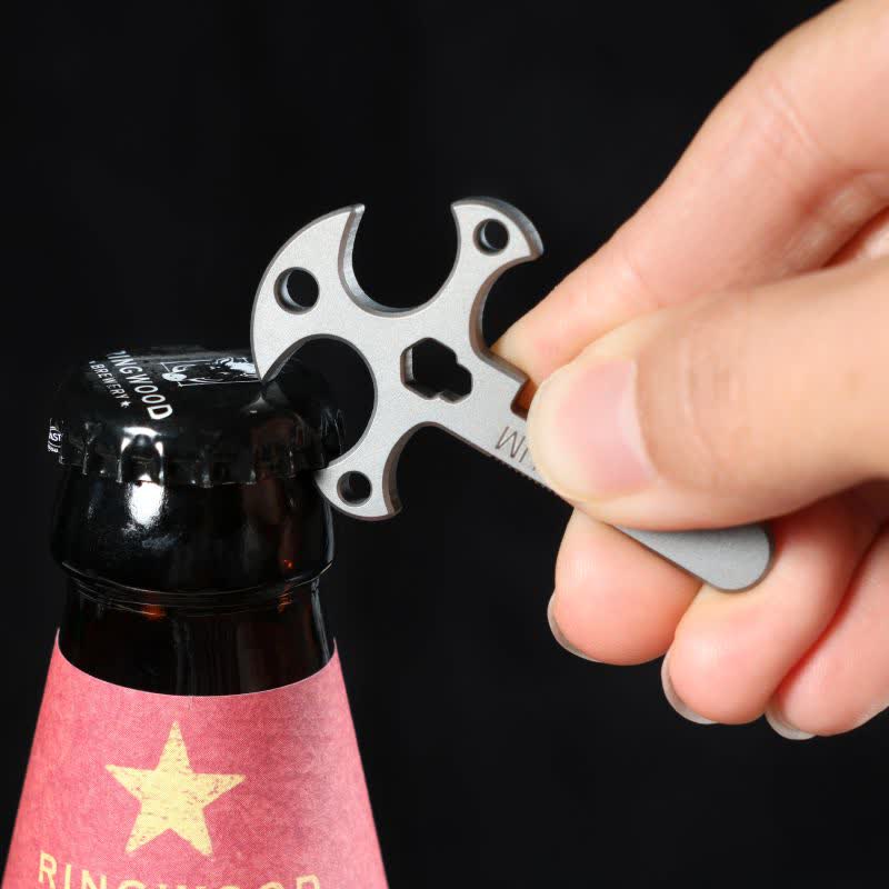 Mini abrebotellas portátiles para exteriores con forma de palanca y llavero EDC en forma de cruz.