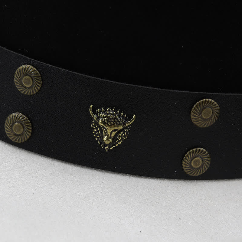 Sombrero de vaquero de ante sintético con banda de remaches de toro en blanco y negro en contraste
