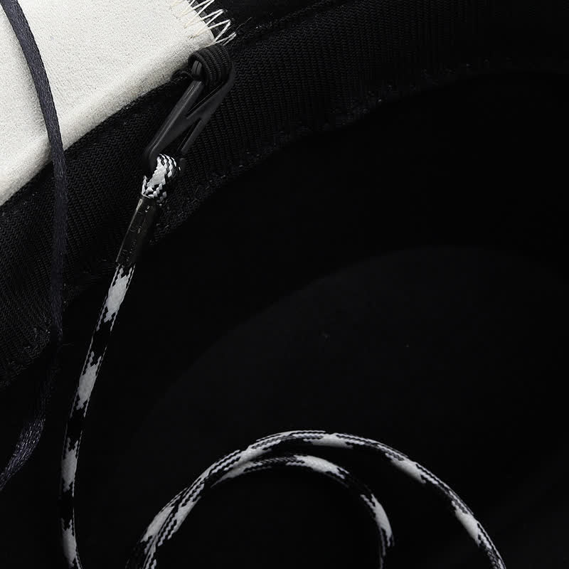 Sombrero de vaquero de ante sintético con banda de remaches de toro en blanco y negro en contraste