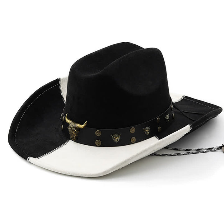 Sombrero de vaquero de ante sintético con banda de remaches de toro en blanco y negro en contraste