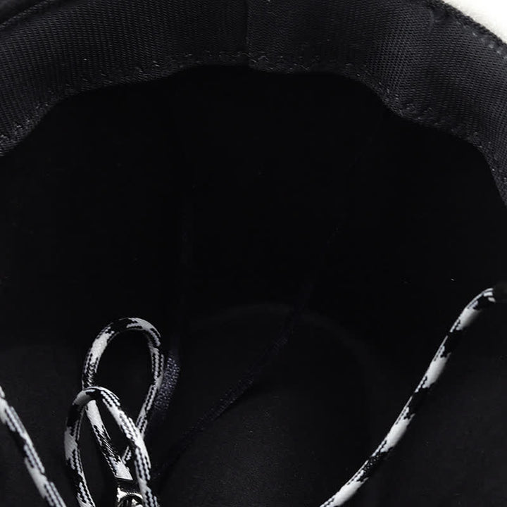 Sombrero de vaquero de ante sintético con banda de remaches de toro en blanco y negro en contraste