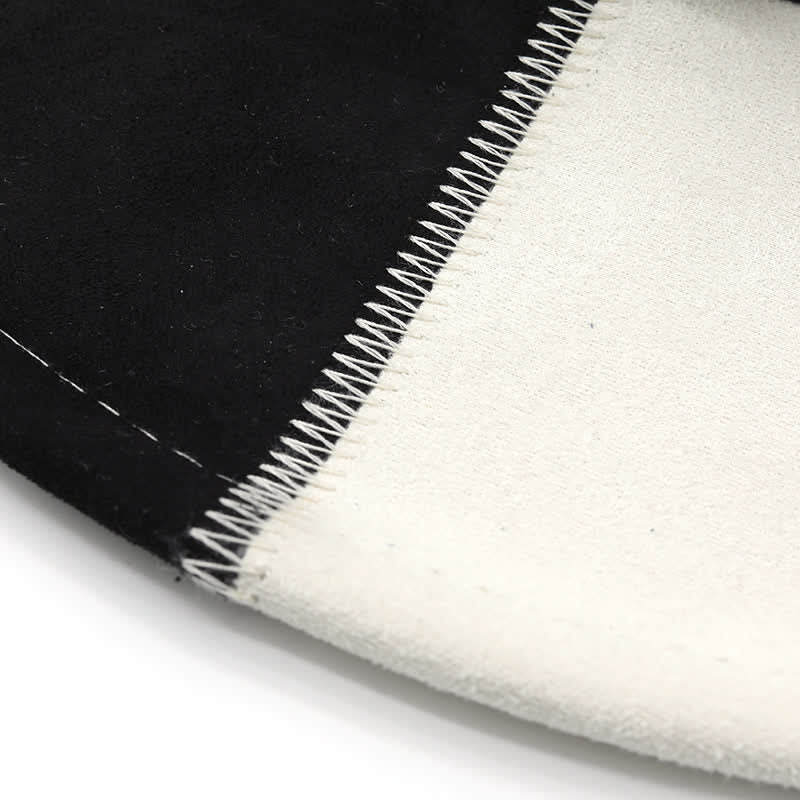 Sombrero de vaquero de ante sintético con banda de remaches de toro en blanco y negro en contraste