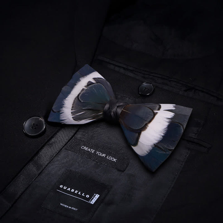 Pajarita de plumas azules y blancas de Wildness