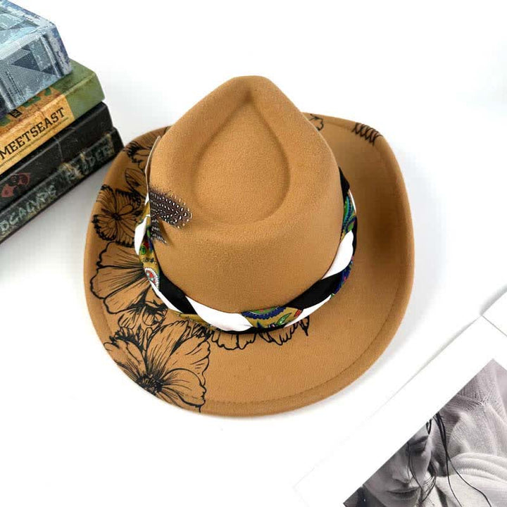 Sombrero de vaquero con correa étnica y decoración de plumas de girasol del oeste