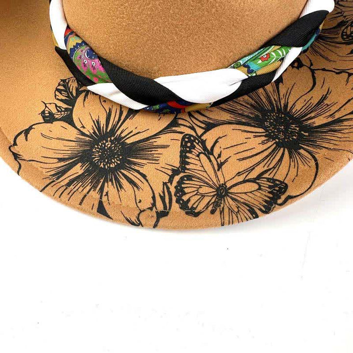 Sombrero de vaquero con correa étnica y decoración de plumas de girasol del oeste